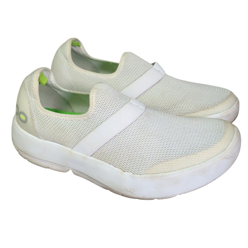 OOFOS OOmg eeZee Low Shoes Womens Size 8 White Casual Walking Slip On Recovery